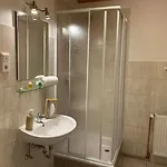 Alt-lennep Szálloda *